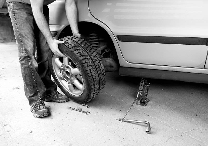 flat tyre change melbourne - melbourne roadside rescue